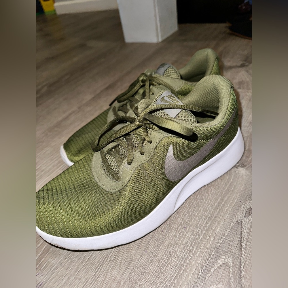 Green Nike VH2 Running Sneakers Sz 8 1/2